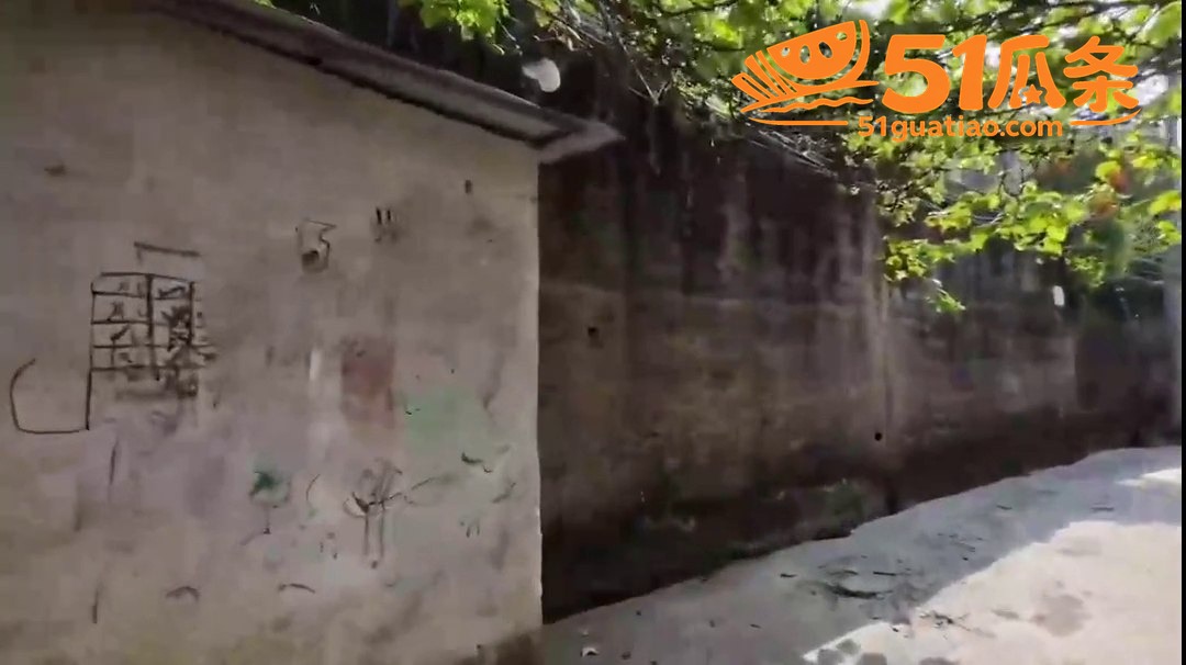 扫街小姐姐 潜伏破旧相关图片1
