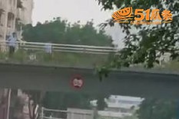 泸州跳桥男子 刻意避开气垫纵身跳下当场毙命