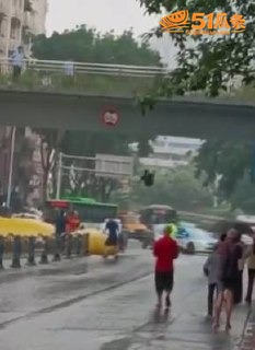 泸州跳桥男子 刻意避相关图片2