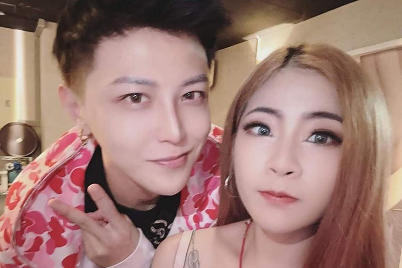 网红苏离与男优邓佳华 亲密私会尽享情欲欢愉