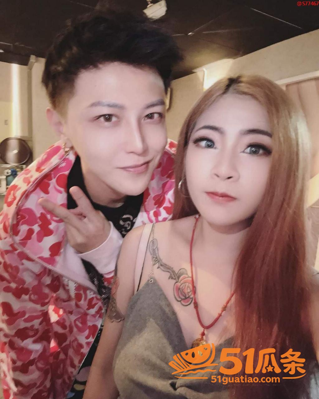 网红苏离与男优邓佳华相关图片4