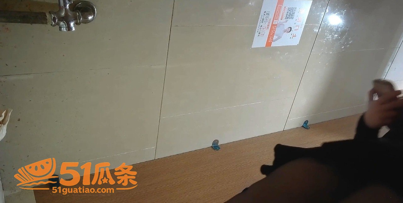 酒吧嫩妹 女厕全景偷相关图片5