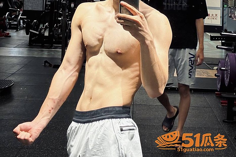 性感网红 闫清源 猛男裸露视频引爆全网 肌肉身材诱惑力十足