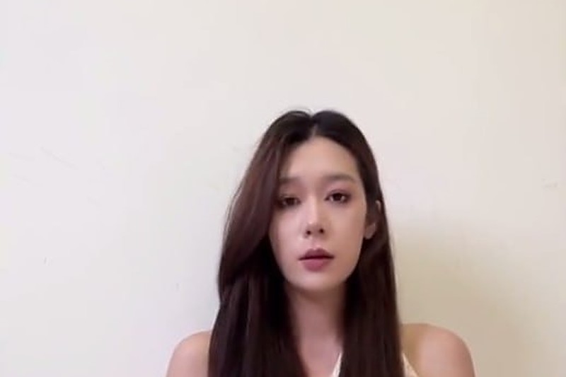 娅娅 极品长腿御姐 熟练足交技巧曝光