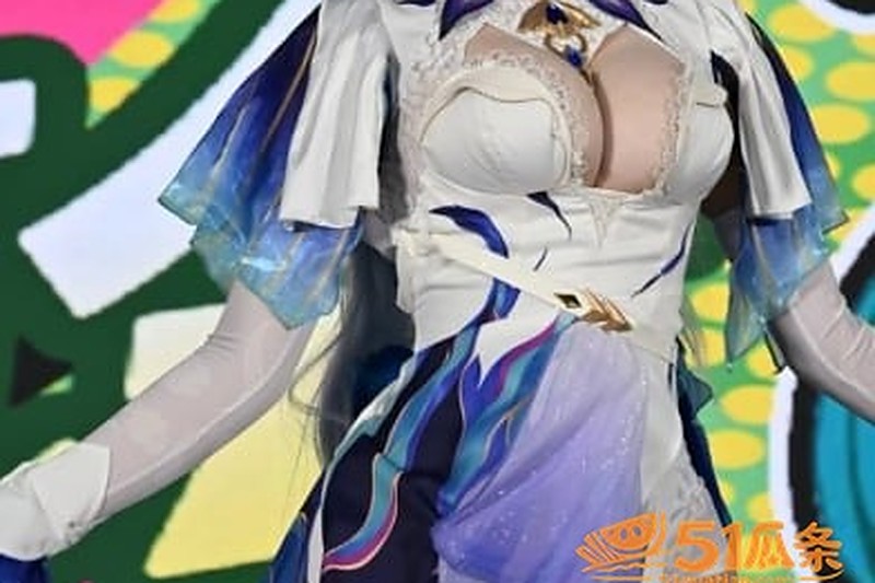 广州黑蜻蜓漫展 yasal cos 漫展合影反转 贴身互动裙底若隐若现