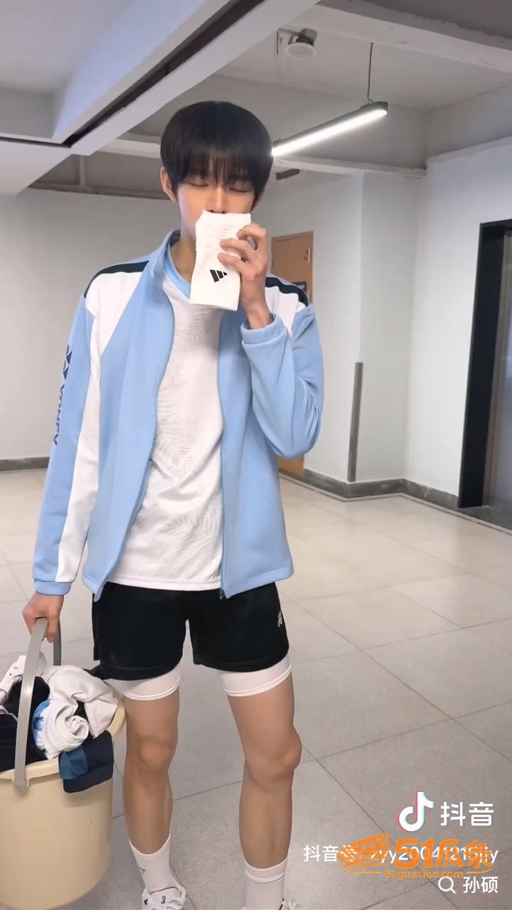 孙硕 身份被扒 竟是相关图片9