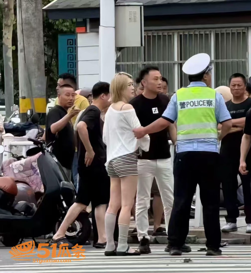 杨某某 越过绿化带撞相关图片7