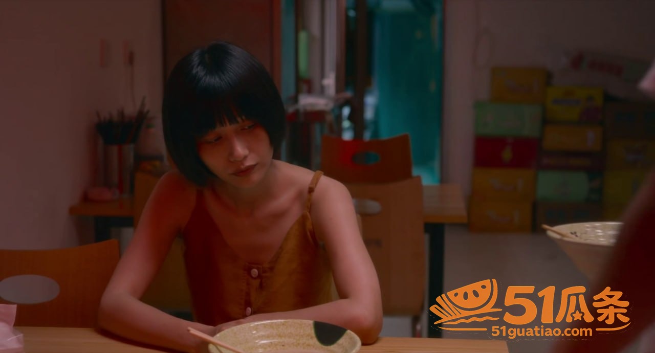 杨帆 与丈夫及服务员相关图片1