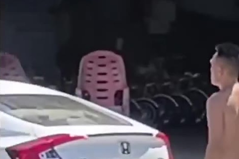 海南儋州男子 全裸逛商业街 现场画面曝光