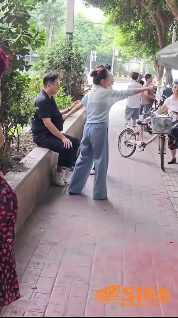 成都建业路男子出轨同相关图片3