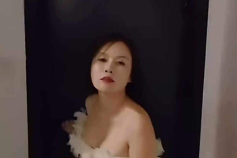 探店鸡婆 城中村询价潜入 揭秘百元快餐服务