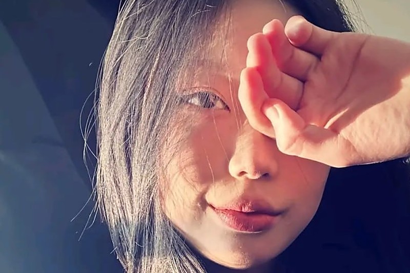 熊岳火车站 黑丝女子一打二抓小三 现场扭打成团