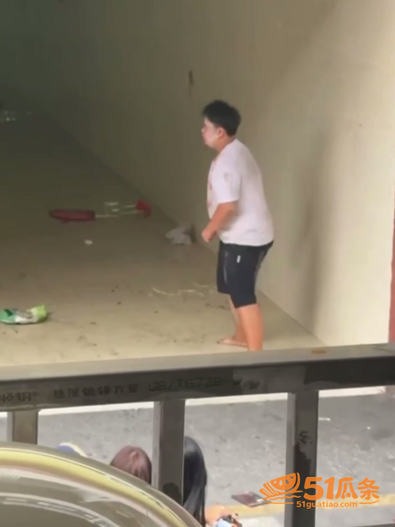 精神小伙 南宁大学公相关图片3
