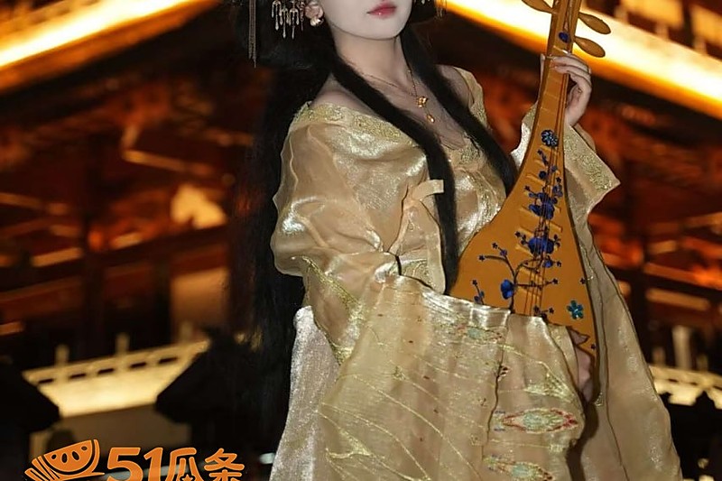 反差婊 杨婷 巨乳学生被男友掐脖猛操 叫着做母狗反差曝光
