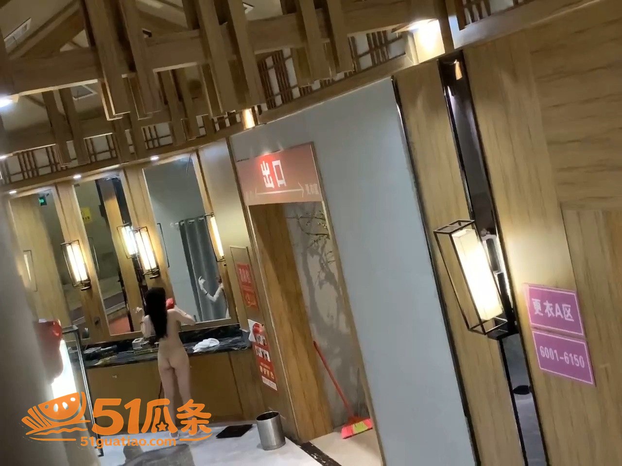 高挑长腿美女 洗浴会相关图片2