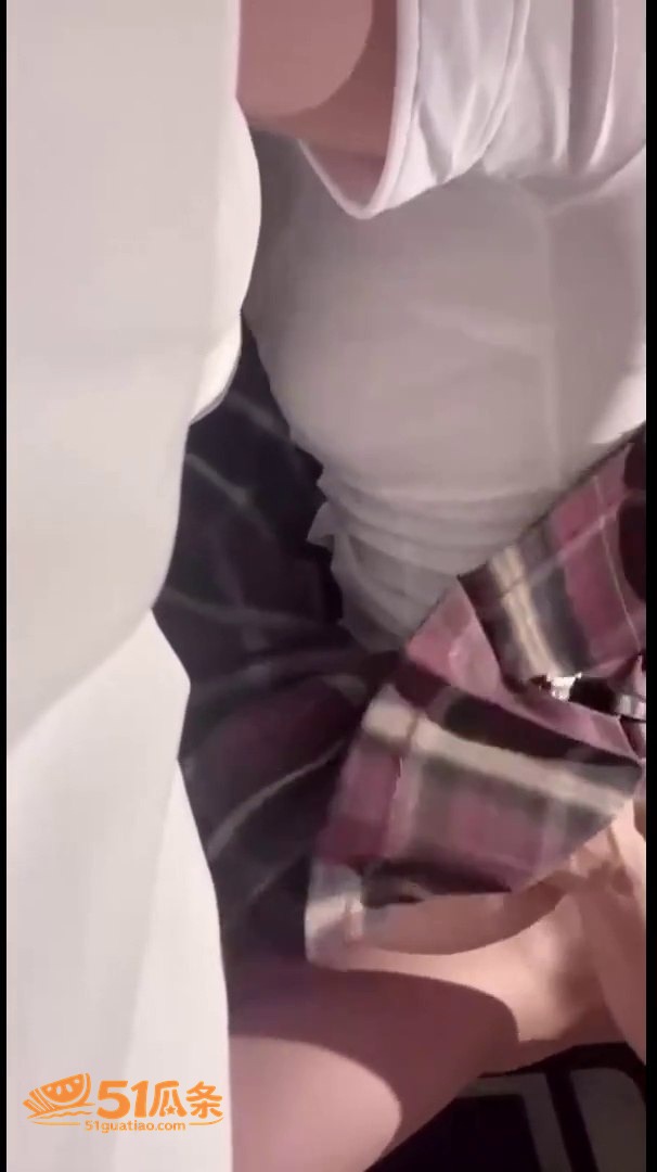 优米 黑丝JK白虎私相关图片4
