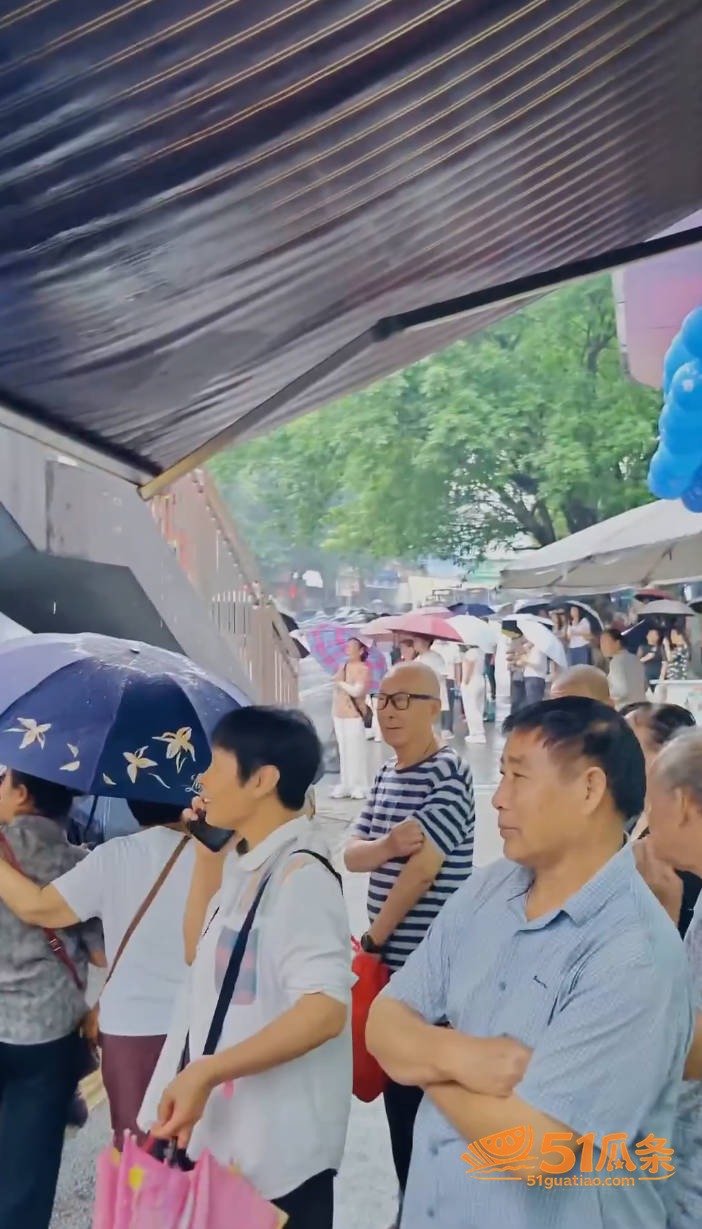 泸州跳桥男子 刻意避相关图片5
