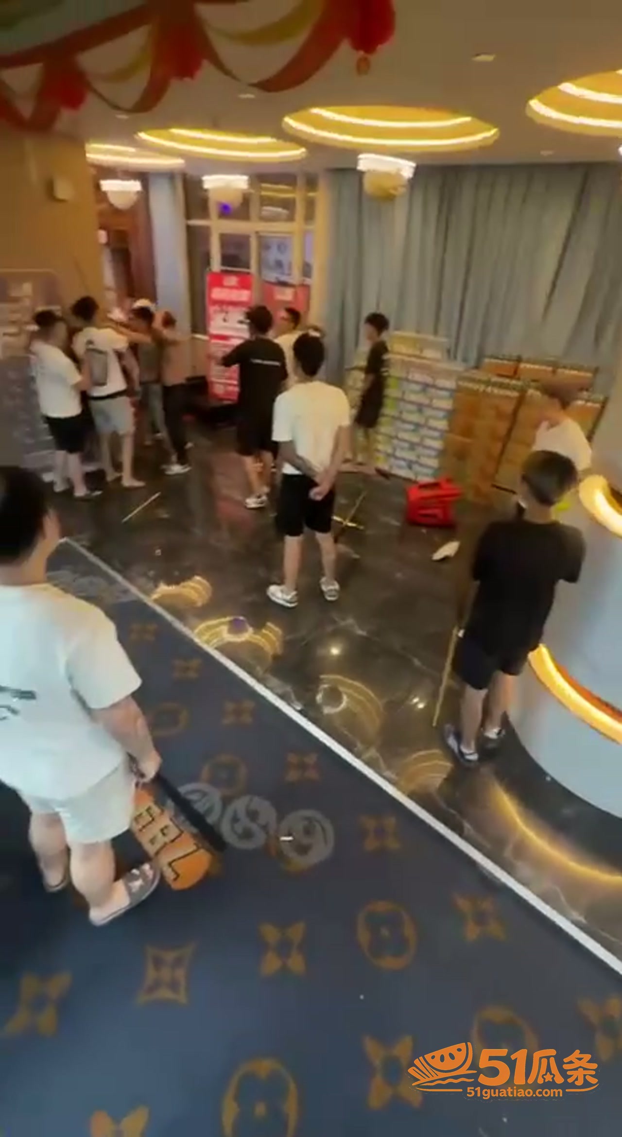 精神小伙 道县台球厅相关图片1