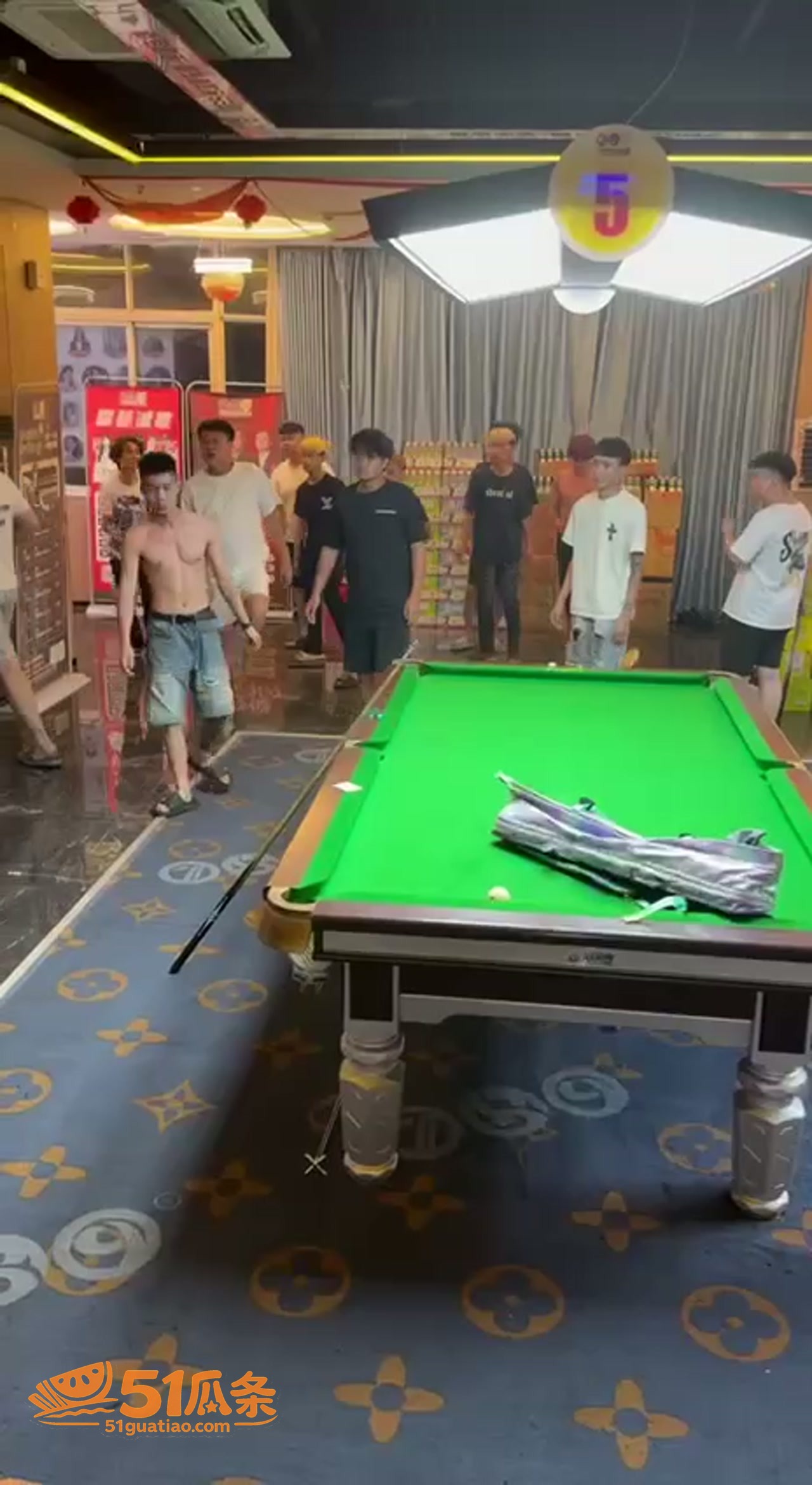 精神小伙 道县台球厅相关图片3
