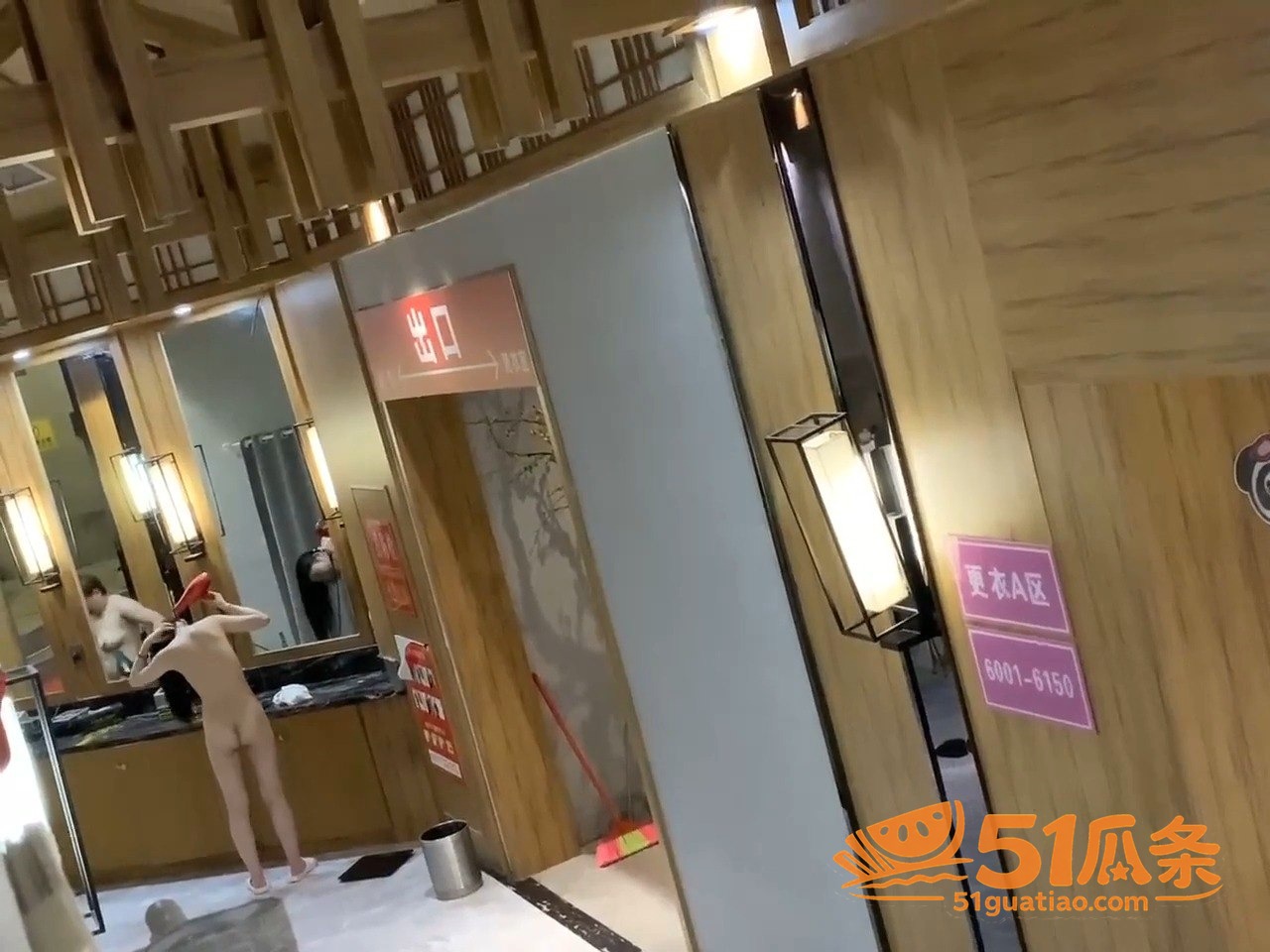 高挑长腿美女 洗浴会相关图片1
