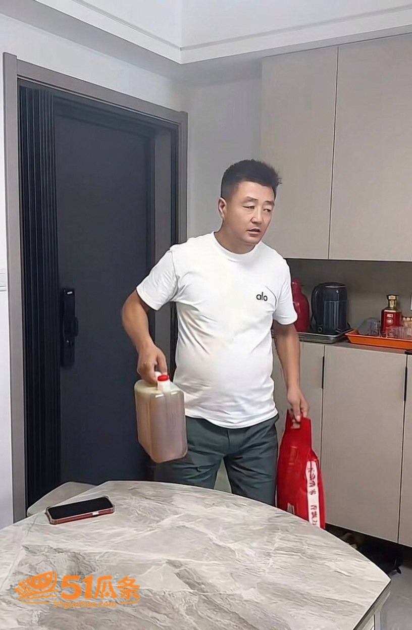 汤婆子 外孙离世带姘相关图片6