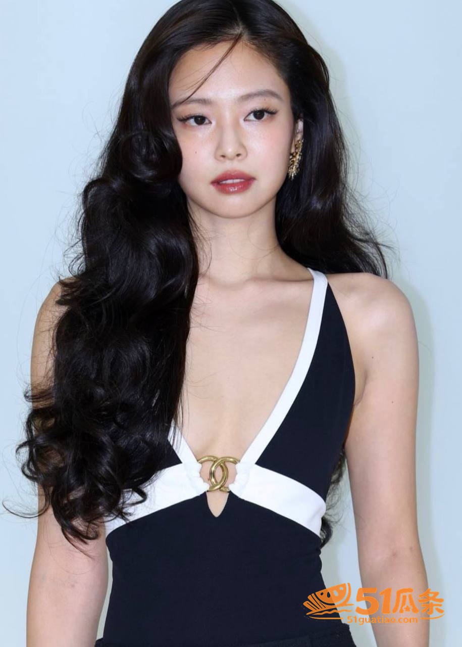 Jennie 新MV相关图片5