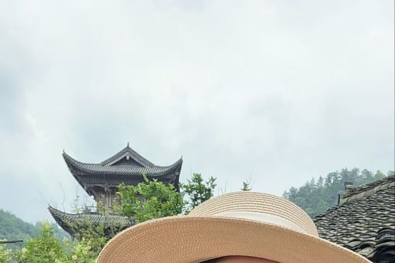 合肥开门杀 男子开老婆车接小三翻车被原配抓包