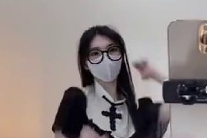 芬芬永不败北 高颜值裸舞身材极品 奶子抖飞现场曝光