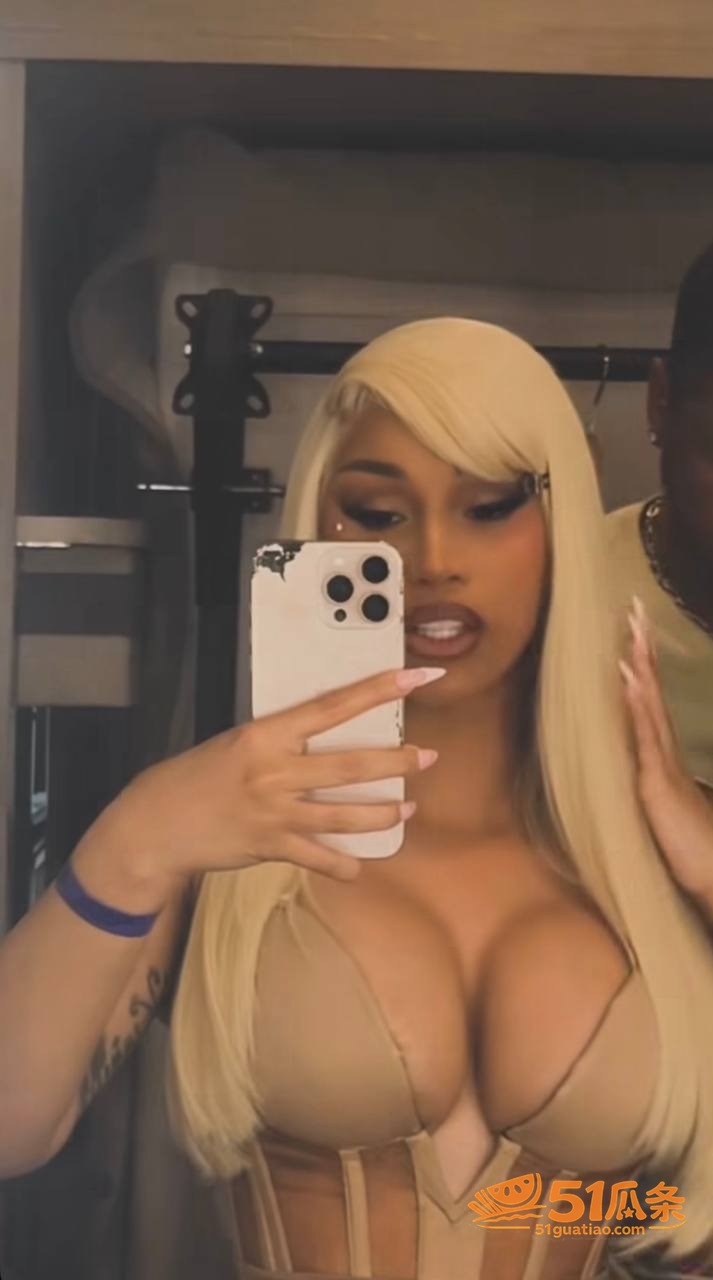 Cardi B 巴黎相关图片22