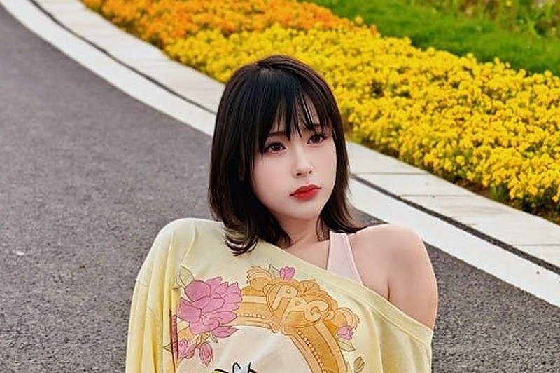 反差婊 苏雨晴 上海交大系花私下沉溺多人运动反差曝光