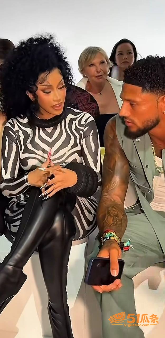 Cardi B 巴黎相关图片38