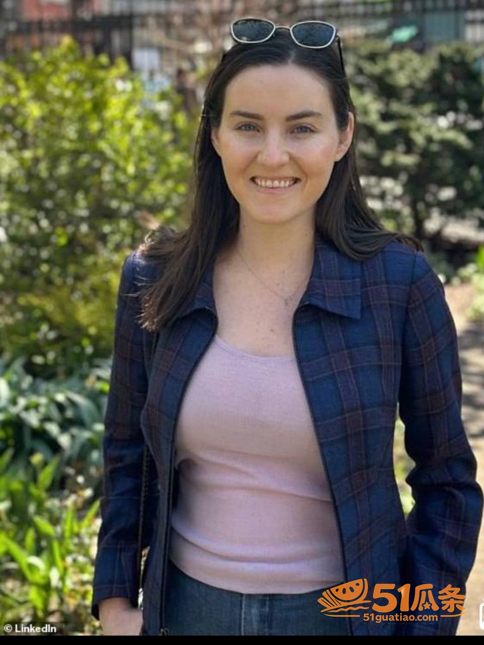 华尔街顶级律所 Nathaniel Cullerton 已婚合伙人公园狂亲女助理 翻车现场被拍