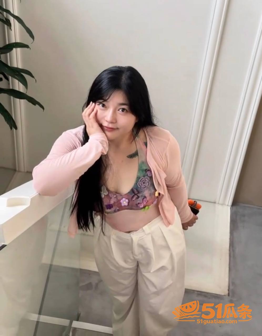 钟宇飞 接拍富婆导演相关图片20