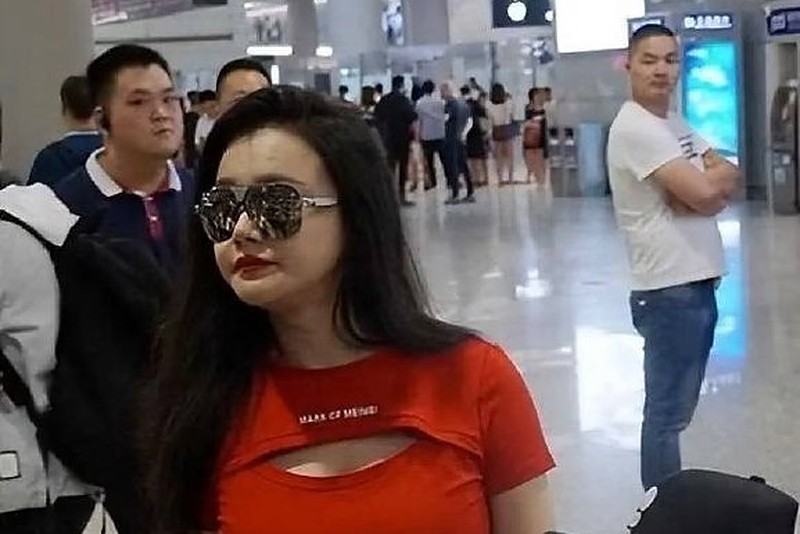 冉莹颖 哭诉拳王邹市明丧偶式婚姻 却被曝逼夫创业亏掉2亿