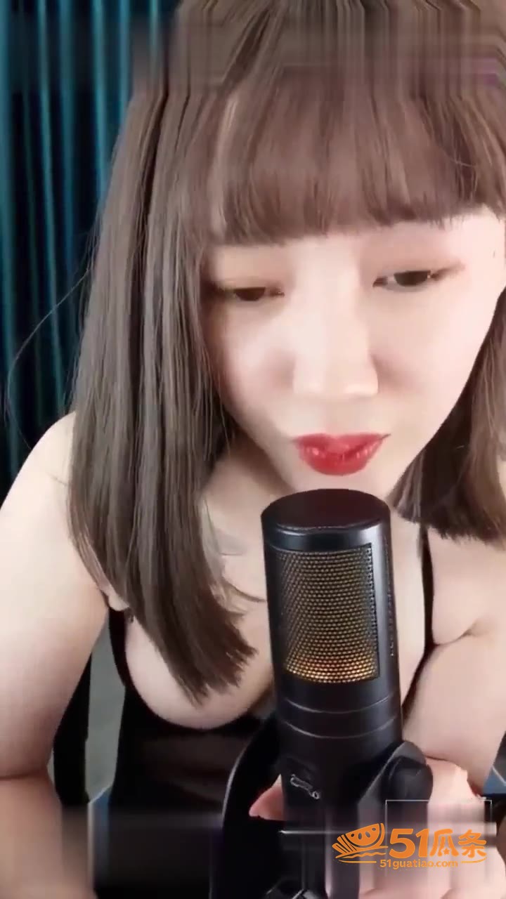 喵小咪 穿着白裙制服相关图片2